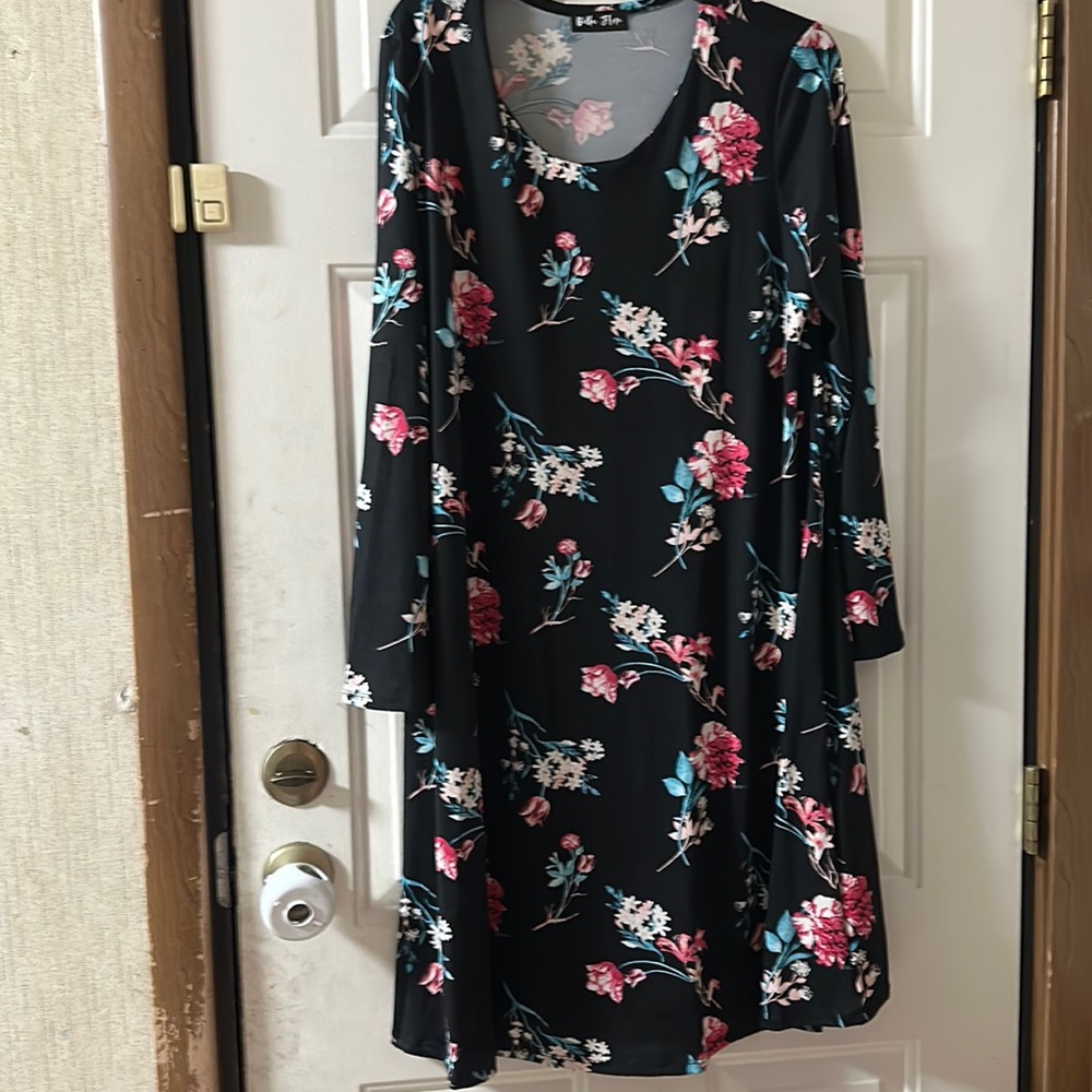 *FINAL* BELLA FLORE FLORAL BELL SLEEVE MATERNITY DRESS: BLACK:NWOT: SZ 1X - Picture 2 of 5